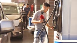 National average gas price reaches $4.45 before summer driving season